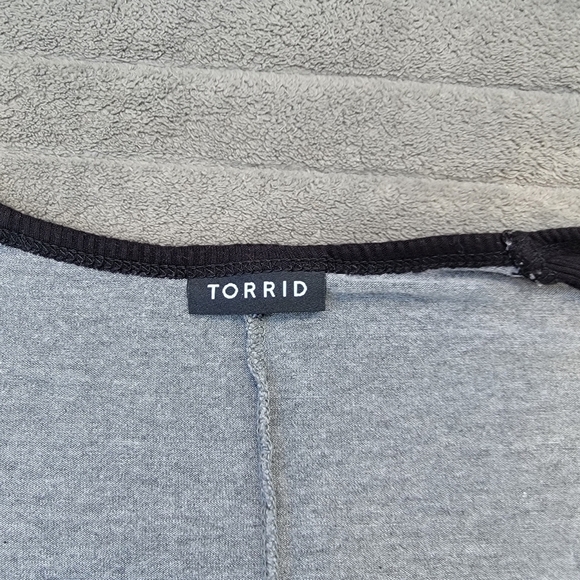 2/$20 Torrid Santa Believe Raglan Tee Size? - Picture 9 of 9